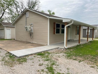 1030 W Ashland St, Nevada, MO 64772