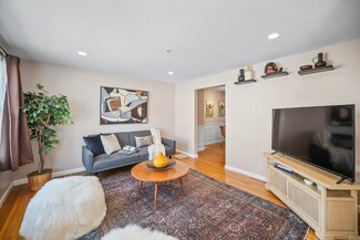 995 Trapelo Rd Unit 2, Waltham, MA 02452