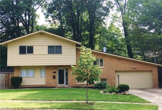 574 Bowman Dr, Kent, OH 44240