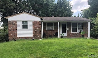 10208 Royal Dr, Saint Louis, MO 63136