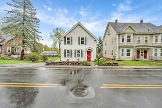 9 Monroe St, Amesbury, MA 01913