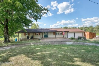 493 Crockett Lake Dr, Crossville, TN 38572