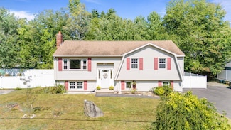3 Old Coach Rd, Nashua, NH 03062