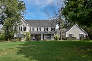 1072 Lanark Ln, Inverness, IL 60067