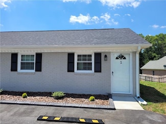 800 Dodson Mill Rd Unit 1, Pilot Mountain, NC 27041