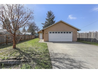 52447 SE 3rd St, Scappoose, OR 97056