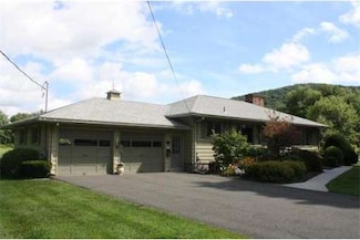 17 Braeburn Rd, South Deerfield, MA 01373