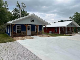 138 Matthews Rd, Oneida, TN 37841