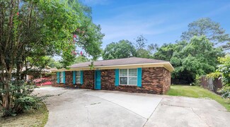 329 Canterbury Farms Rd, Dothan, AL 36303