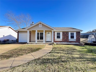 2566 Weymouth Dr, High Ridge, MO 63049