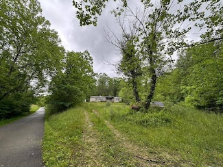 142 Rd, Sandy Hook, KY 41171