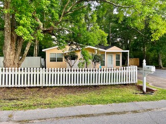4106 Hickory Dr, Moss Point, MS 39563