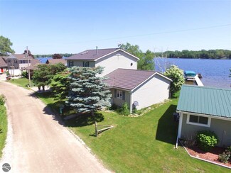 5422 Lake Shore Dr, Weidman, MI 48893