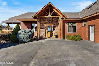 950 Saint Hilaire Rd, Yakima, WA 98901