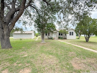 18602 N Prairie St, Lytle, TX 78052