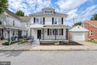 43 E Maple St, Dallastown, PA 17313