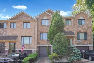 20 Hilldale Ct, Staten Island, NY 10305