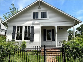 907 Pine St, Madisonville, LA 70447