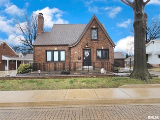 2607 W Manor Pkwy, Peoria, IL 61604