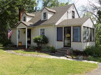 2419 Waynesburg Dr SE, Canton, OH 44707