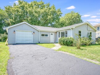 44 N Calhoun St, Aurora, IL 60505