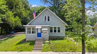 81 S Blain St, Oconomowoc, WI 53066