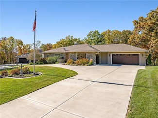 410 S 122nd St, Bonner Springs, KS 66012