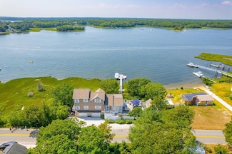 265 Monomoscoy Rd, Mashpee, MA 02649