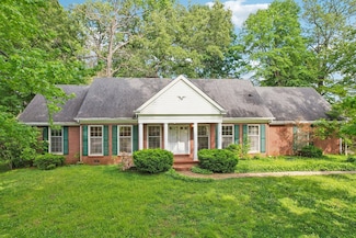 111 Lois Ln, Clarksville, TN 37043
