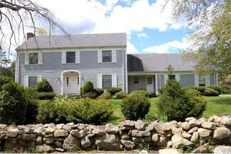 36 High St, South Dartmouth, MA 02748