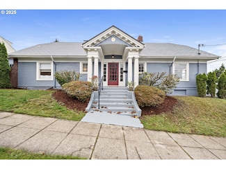 1215 15th St, Astoria, OR 97103