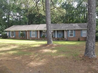 319 N Elijah Clark Dr, Washington, GA 30673