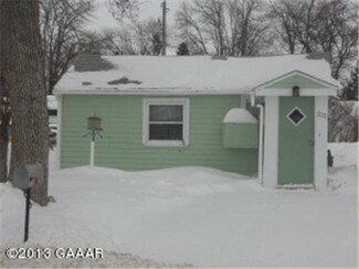 202 202 E 10th St, Morris, MN 56267