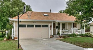 2012 Corn Dr, Papillion, NE 68046