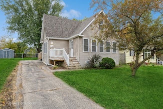 7715 E Sunset Dr, Wonder Lake, IL 60097