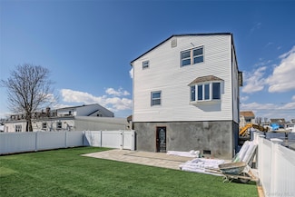 33 Dock Dr, Freeport, NY 11520