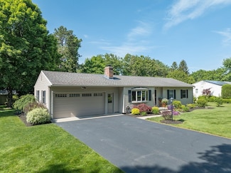 118 Yarmouth St, Longmeadow, MA 01106