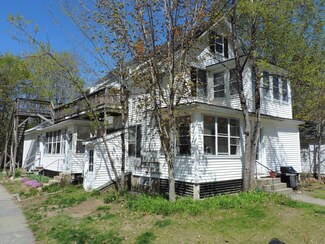 54 Cressey St, Henniker, NH 03242