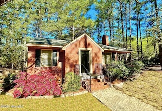 626 Fairway Dr, Southern Pines, NC 28387