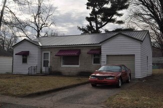 729 N Hathaway St, Winamac, IN 46996