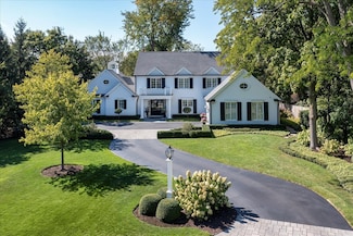 720 Glenayre Dr, Glenview, IL 60025