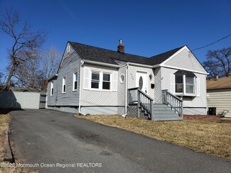 868 Woodmere Dr, Keyport, NJ 07735