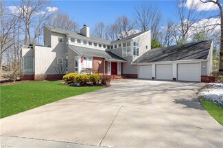 4251 Glenmoor Rd NW, Canton, OH 44718