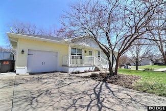 610 N 14th St, Arlington, NE 68002