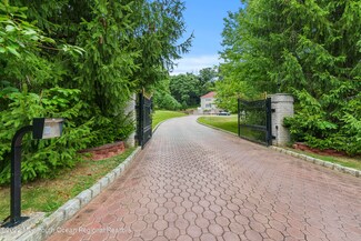 401 Fawns Run, Morganville, NJ 07751