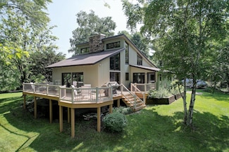 W332S3829 Lilac Ct, Dousman, WI 53118