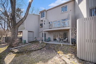 2208 Applewood Ct, Ann Arbor, MI 48103