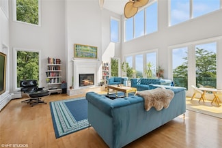 8 Skahen Dr, Tomkins Cove, NY 10986