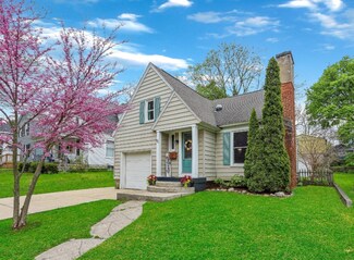 82 E 21st St, Holland, MI 49423