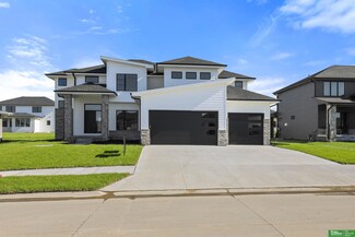 21120 Arlington St, Elkhorn, NE 68022